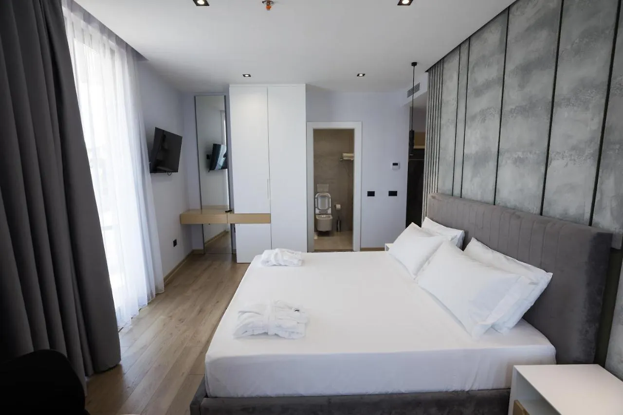 ****  Mirage Hotel Golem  Albanië