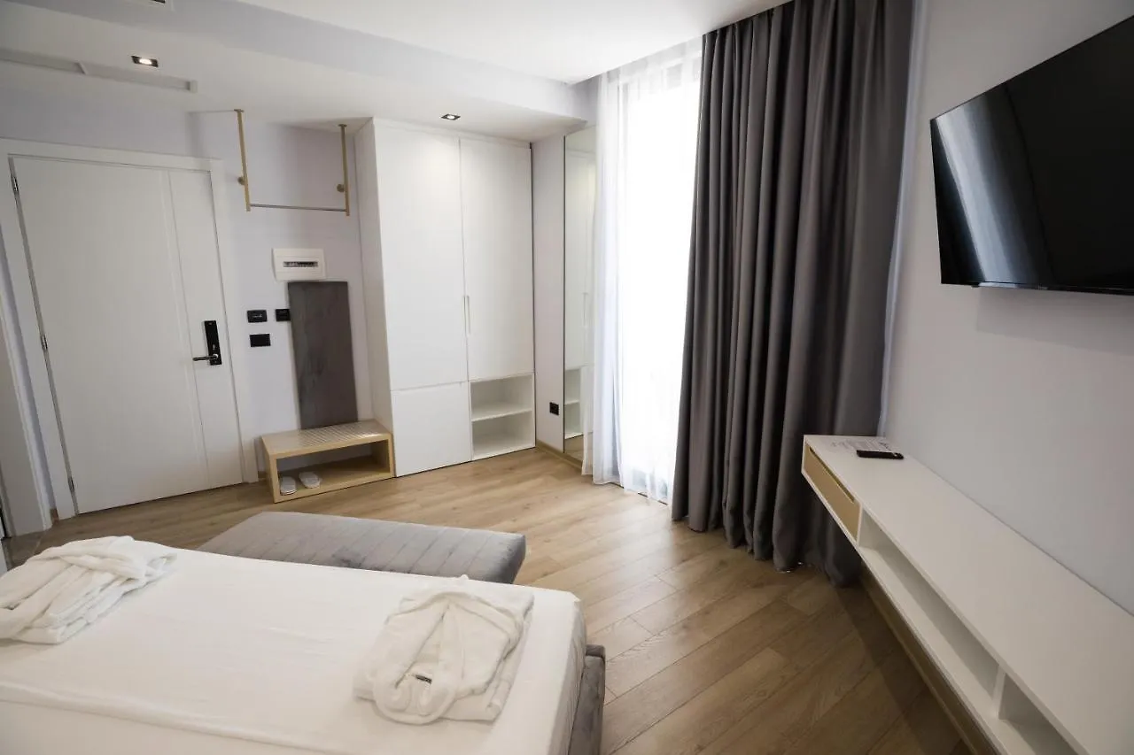 Mirage Hotel Golem  Albanië