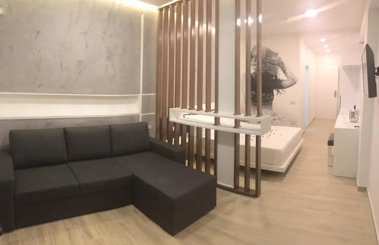 Mirage Hotel Golem  Albanië