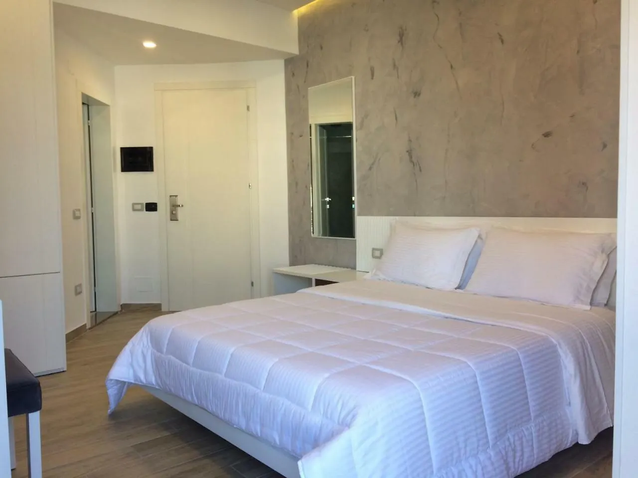 Mirage Hotel Golem  Albanië